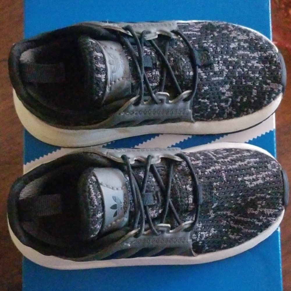 Toddler Adidas size 7